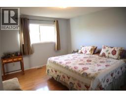 Kitchen - 1233 Hook Drive, Kamloops, BC V2B7S8 Photo 9