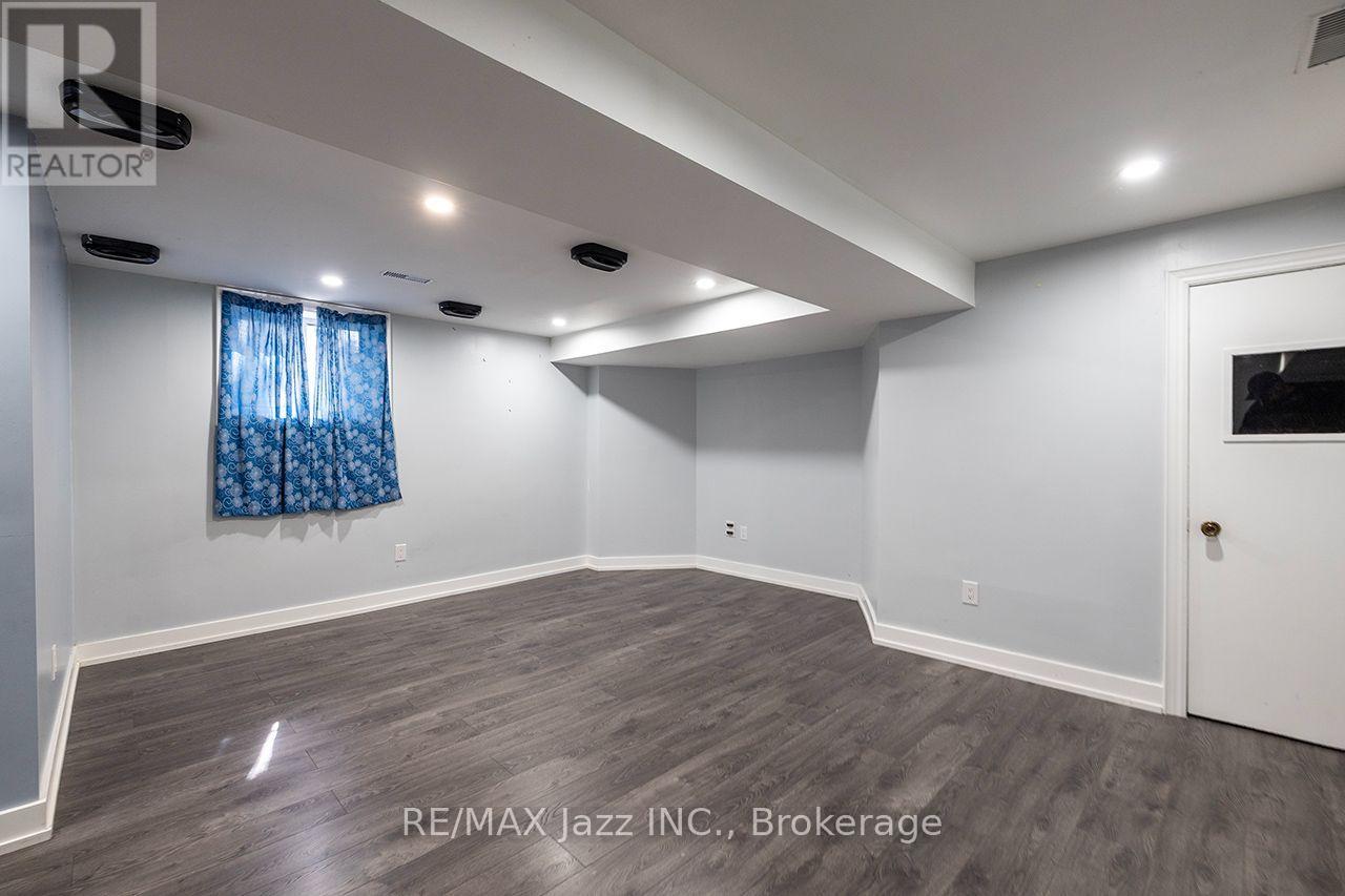 930 White Ash Drive, Whitby, ON photo 17