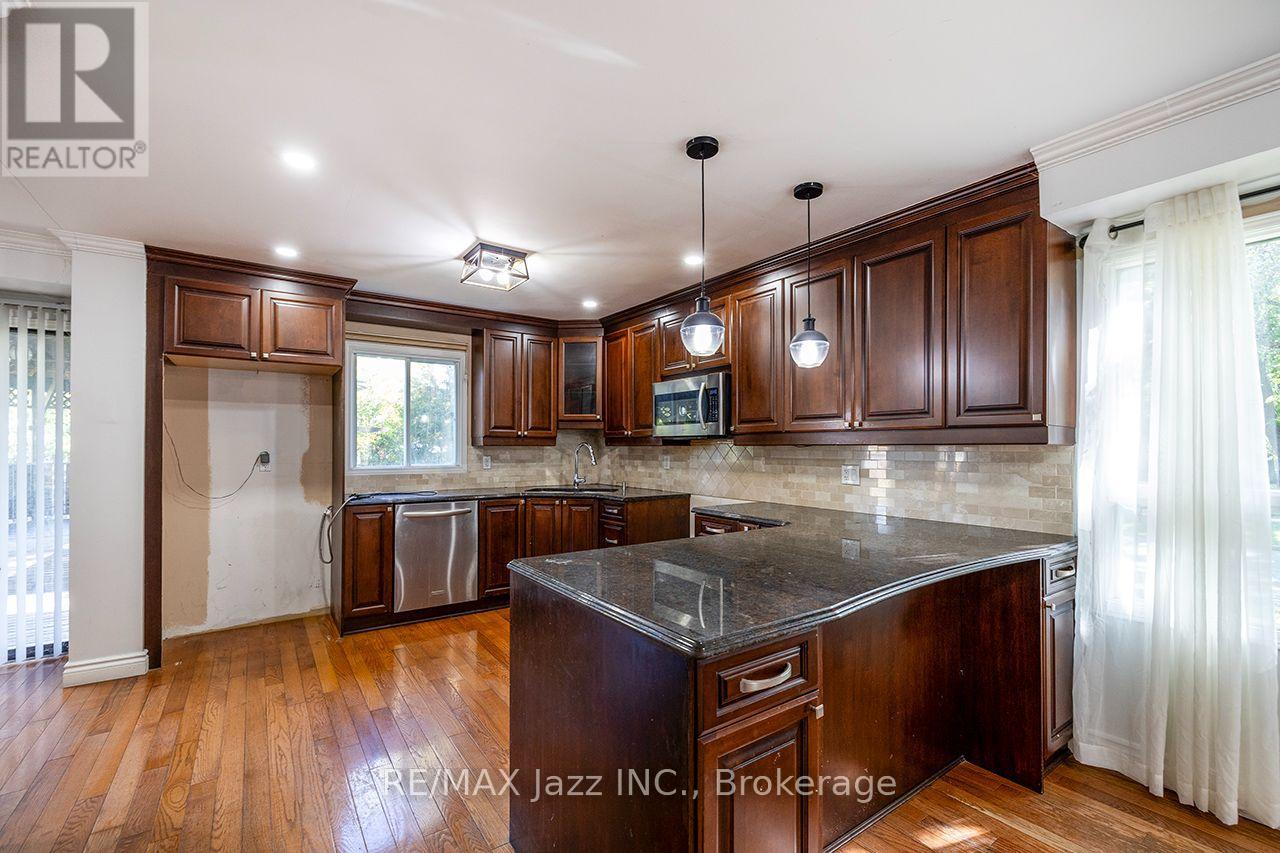 930 White Ash Drive, Whitby, ON photo 11
