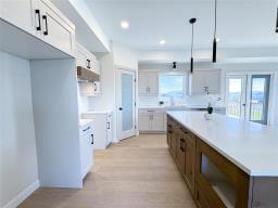 33 Falcon Drive, New Bothwell, MB R6M2E4 Photo 12