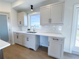 33 Falcon Drive, New Bothwell, MB R6M2E4 Photo 14