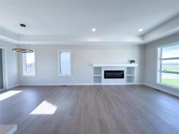 33 Falcon Drive, New Bothwell, MB R6M2E4 Photo 16