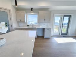 33 Falcon Drive, New Bothwell, MB R6M2E4 Photo 17