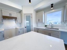 33 Falcon Drive, New Bothwell, MB R6M2E4 Photo 18