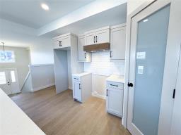 33 Falcon Drive, New Bothwell, MB R6M2E4 Photo 24