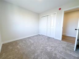 33 Falcon Drive, New Bothwell, MB R6M2E4 Photo 27