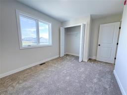 33 Falcon Drive, New Bothwell, MB R6M2E4 Photo 28