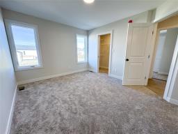 33 Falcon Drive, New Bothwell, MB R6M2E4 Photo 30