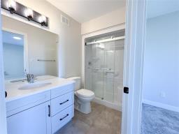 33 Falcon Drive, New Bothwell, MB R6M2E4 Photo 31