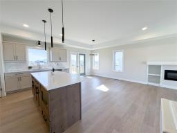 33 Falcon Drive, New Bothwell, MB R6M2E4 Photo 10