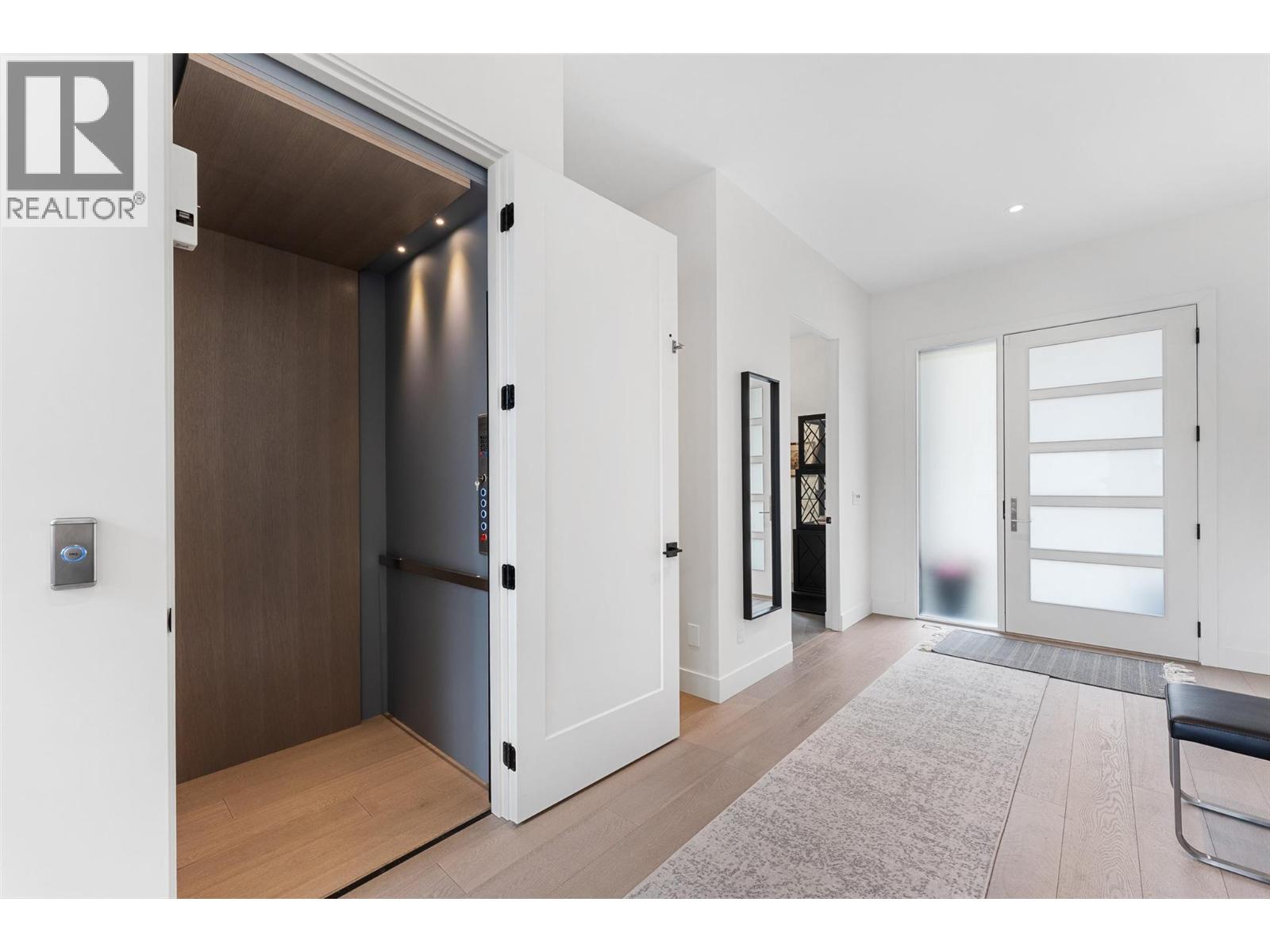 557 Clifton Court, Kelowna
