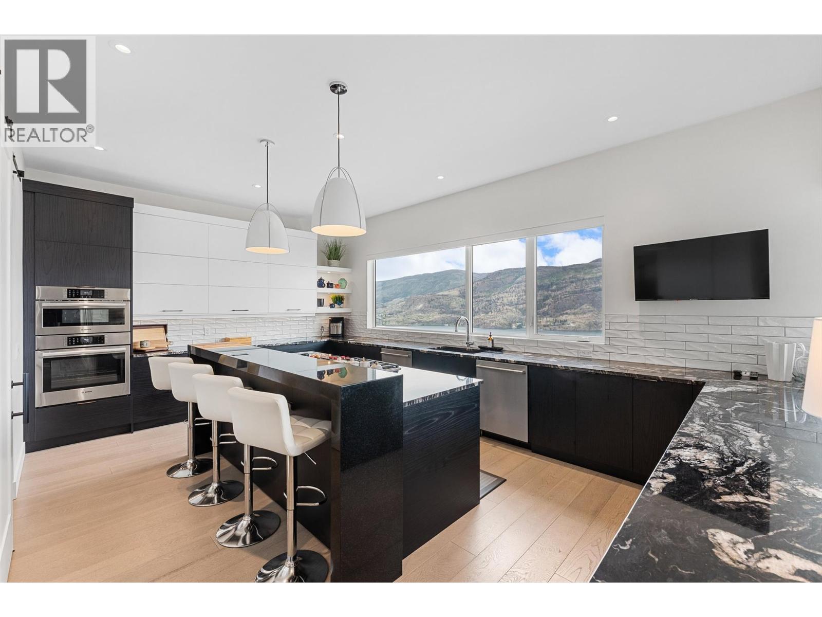 557 Clifton Court, Kelowna