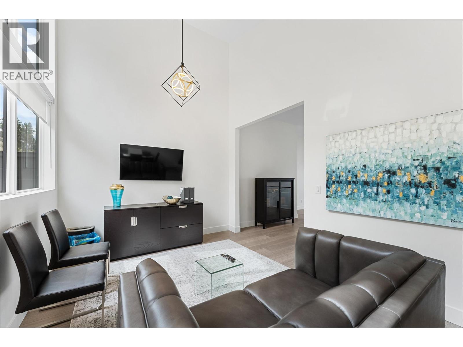 557 Clifton Court, Kelowna