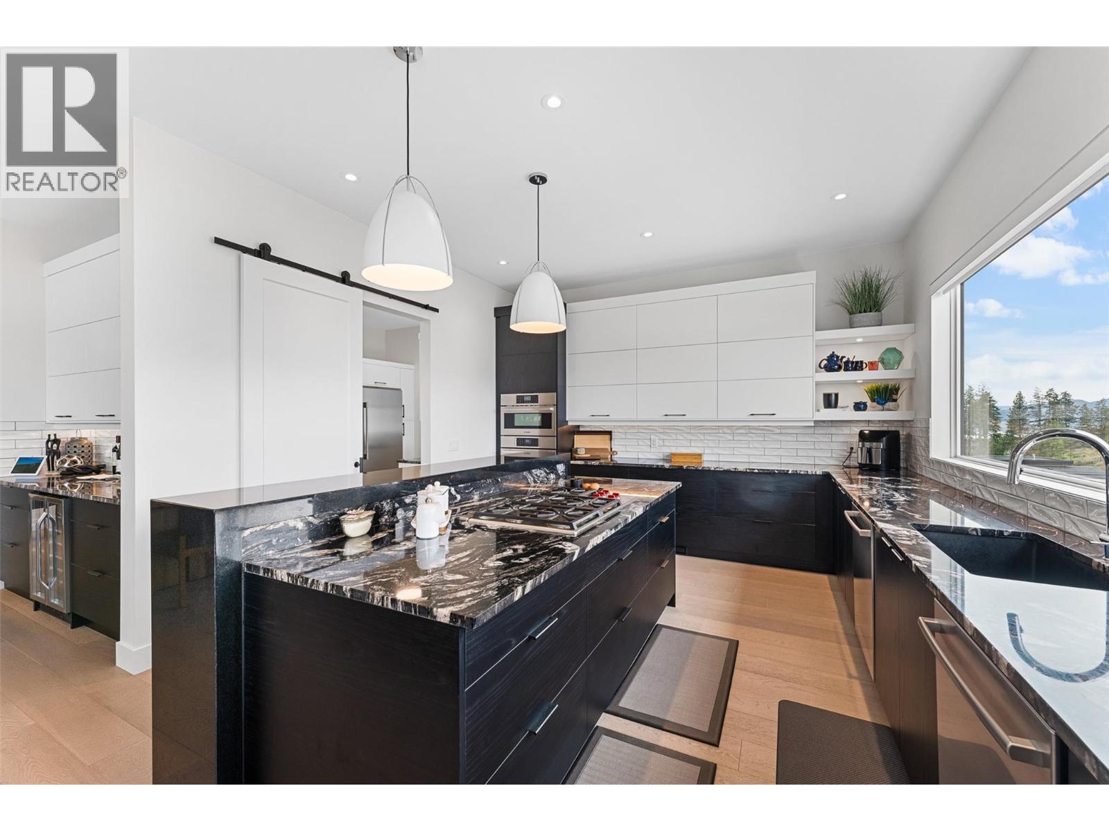 557 Clifton Court, Kelowna