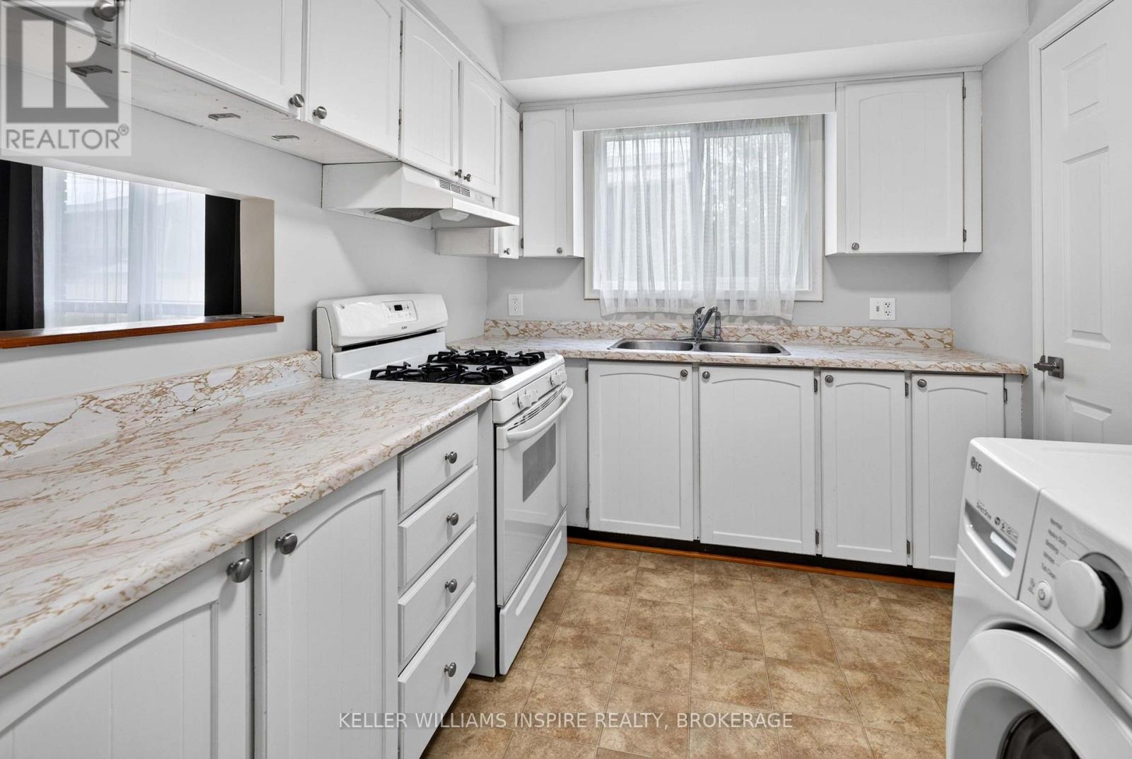 740 DEMPSTER DRIVE - Image 16