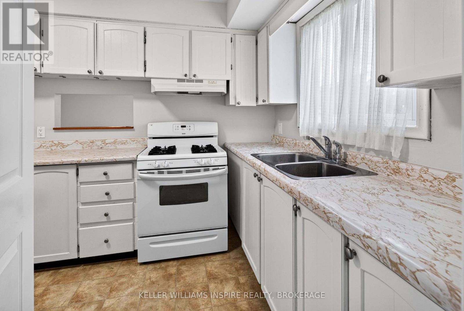 740 DEMPSTER DRIVE - Image 17