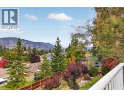 Kitchen - 330 Woodwind Court, Kelowna, BC V1V2L3 Photo 20
