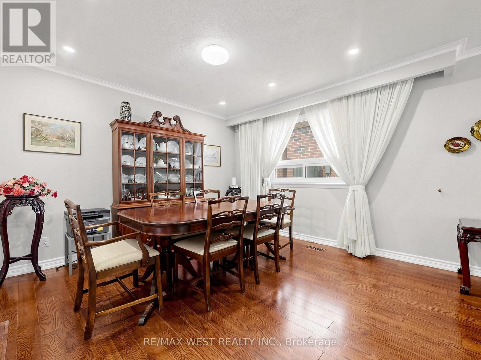 41 Burnview Crescent, Toronto, ON photo 4