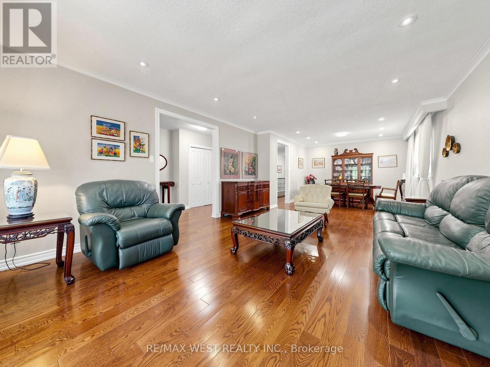 41 Burnview Crescent, Toronto, ON photo 5