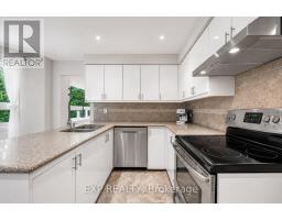 Kitchen - 16 Wainwright Avenue, Richmond Hill, ON L4C5R5 Photo 12