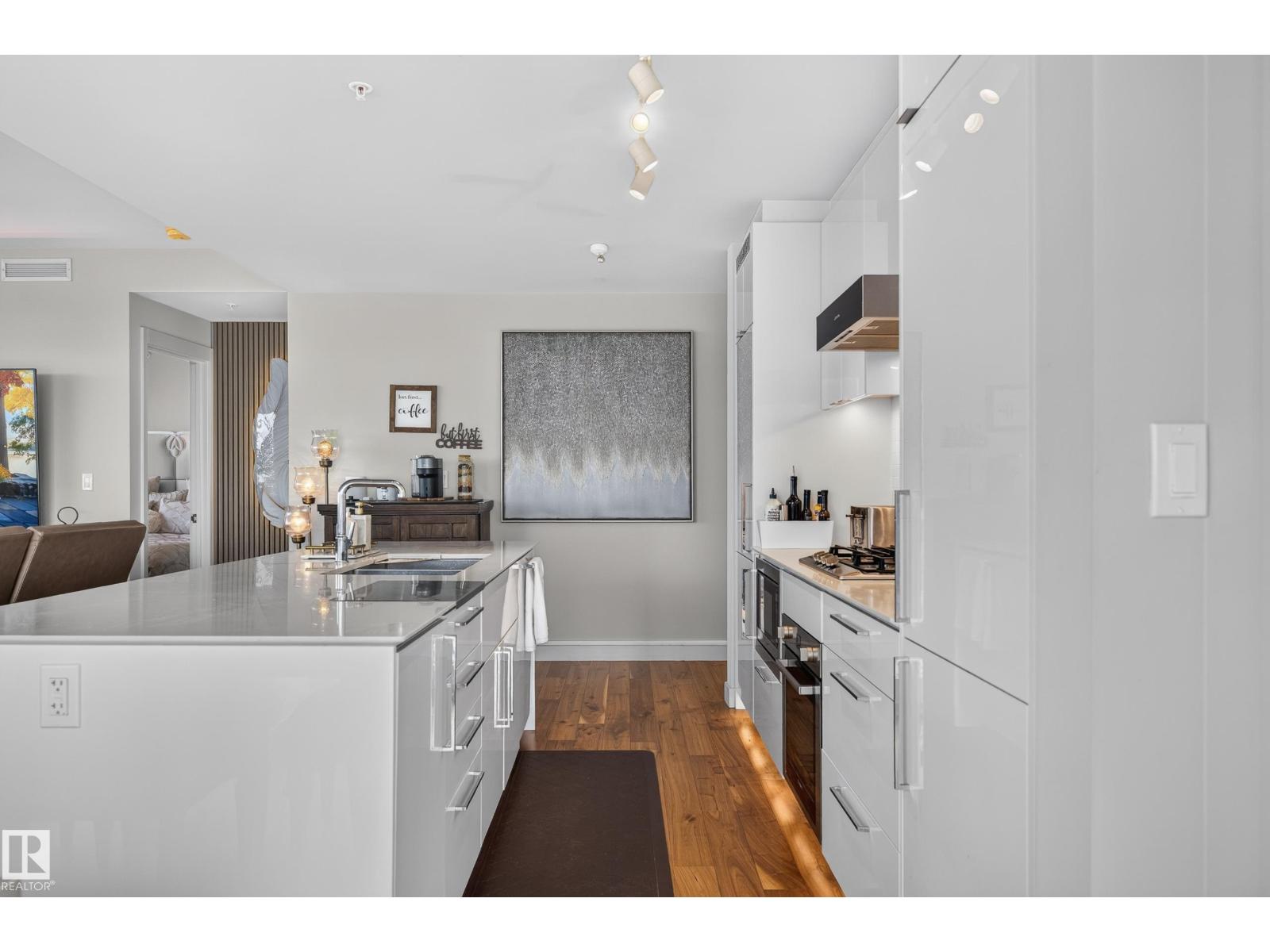 #4206 10360 102 ST NW - 26