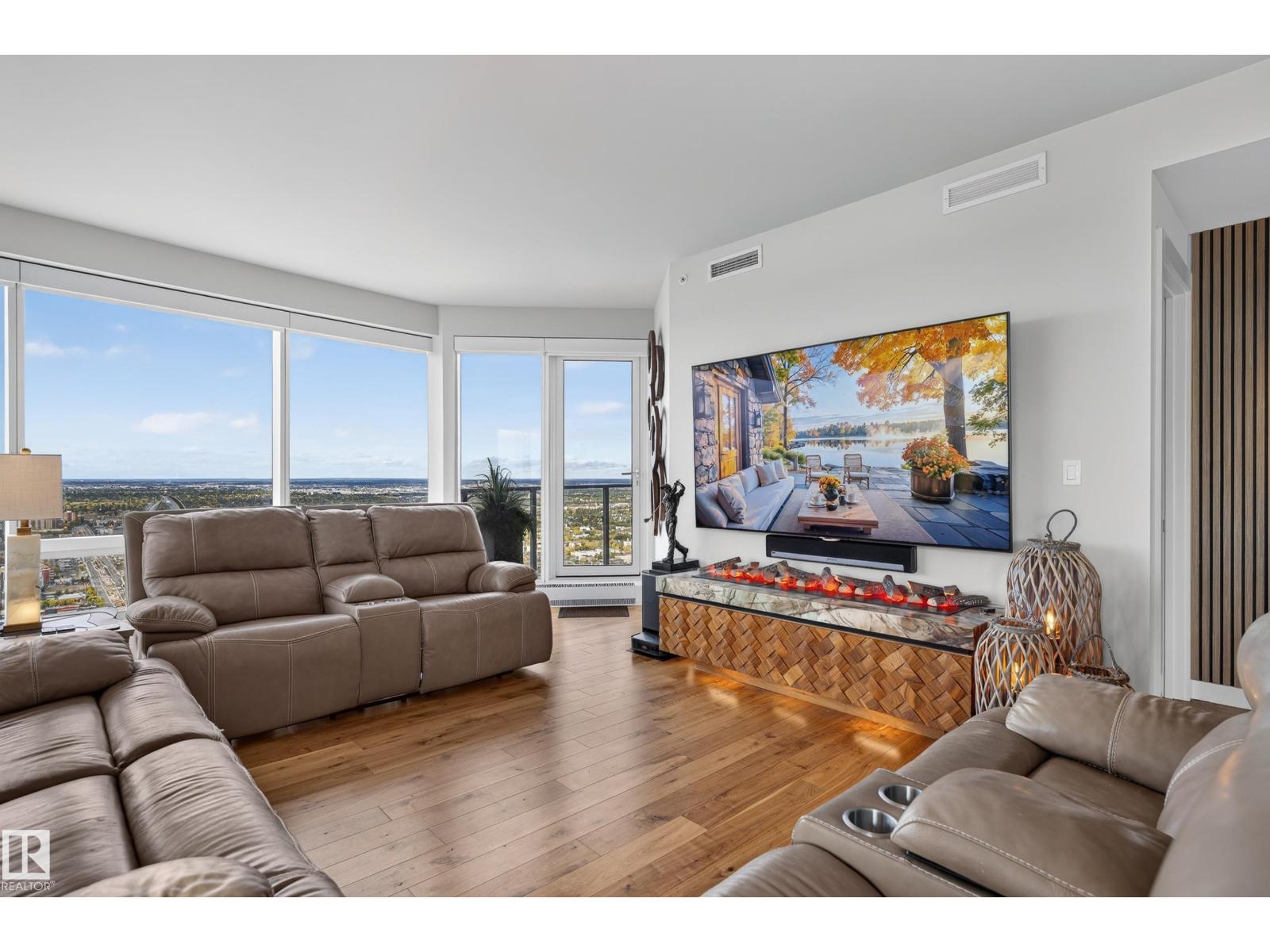 #4206 10360 102 ST NW - 31