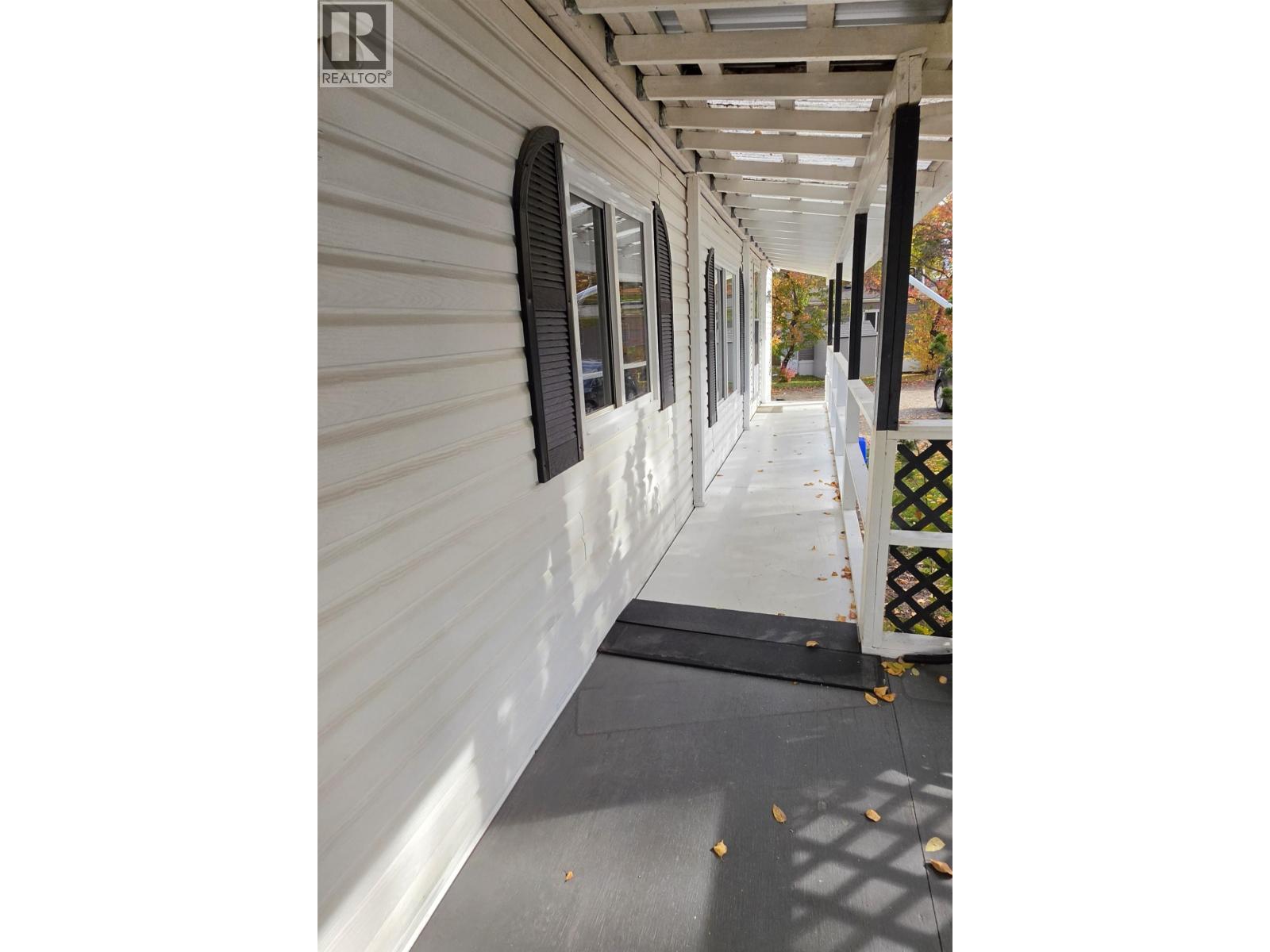 #6 654 NORTH FRASER DRIVE - 4