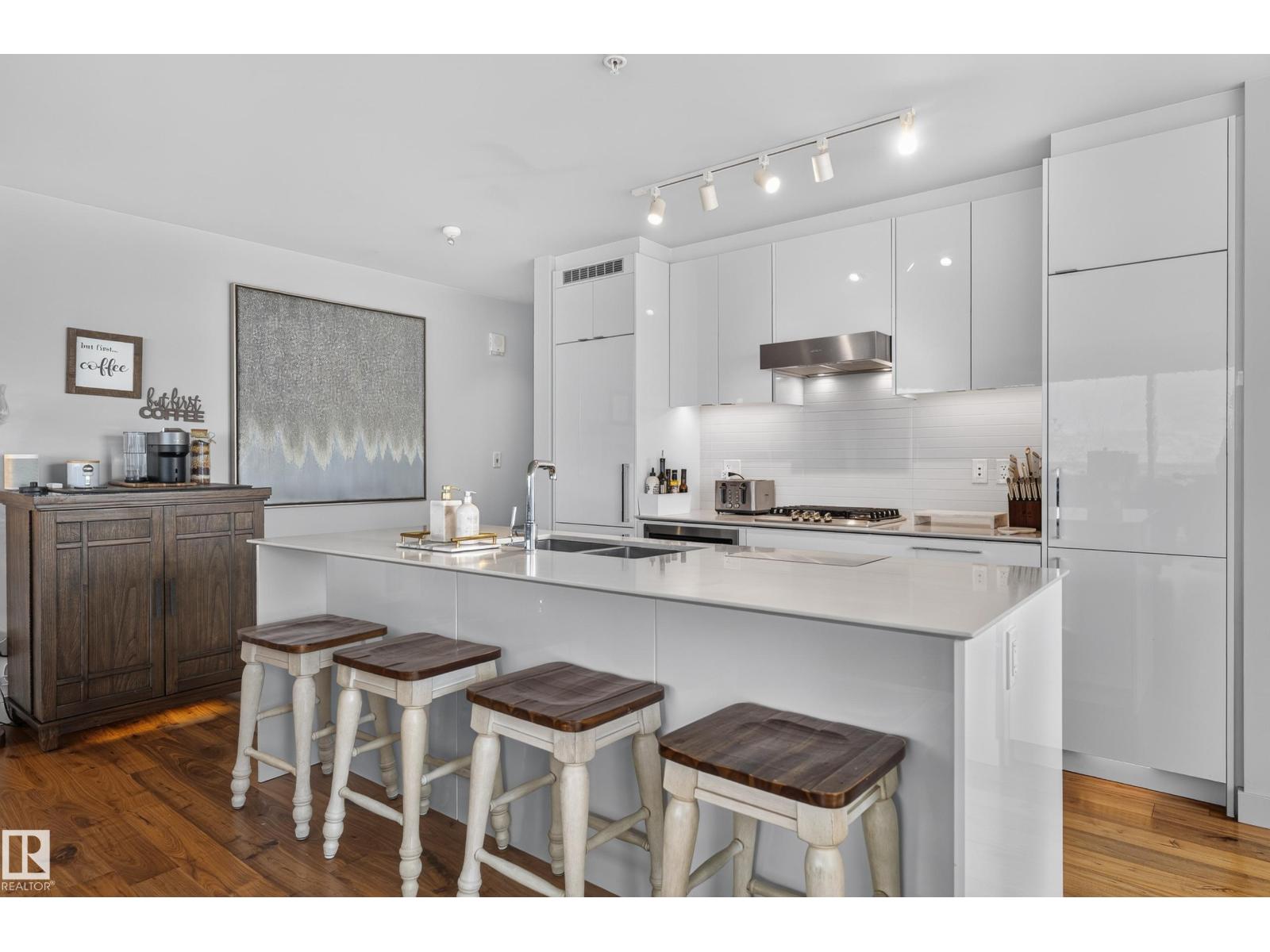 #4206 10360 102 ST NW - 24