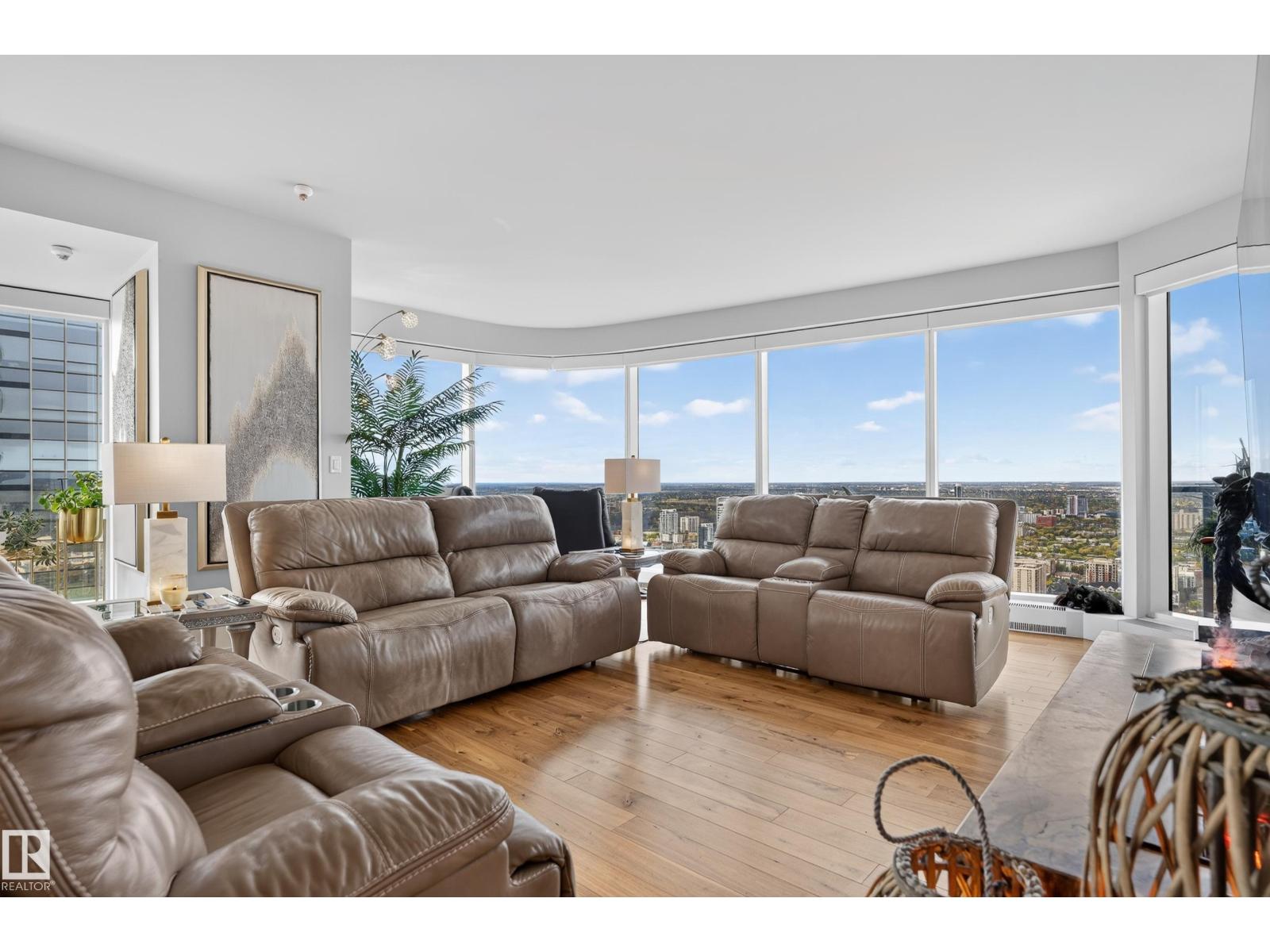 #4206 10360 102 ST NW - 32