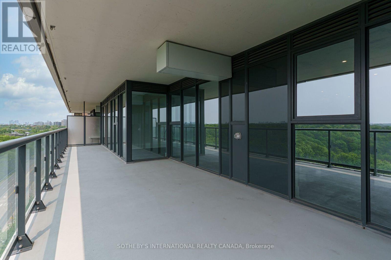 10 Inn On The Park Drive — photo 29