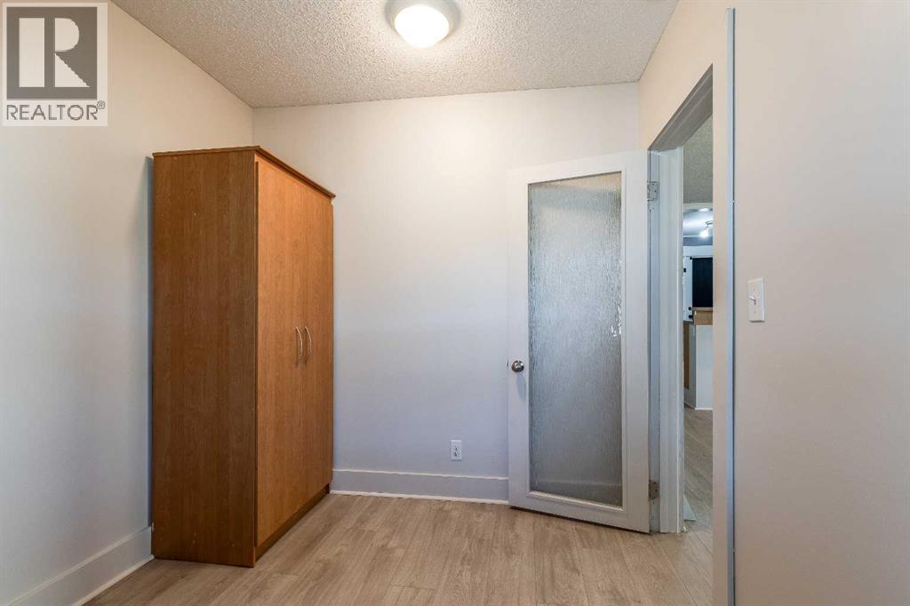 777 7 Street SE - 15
