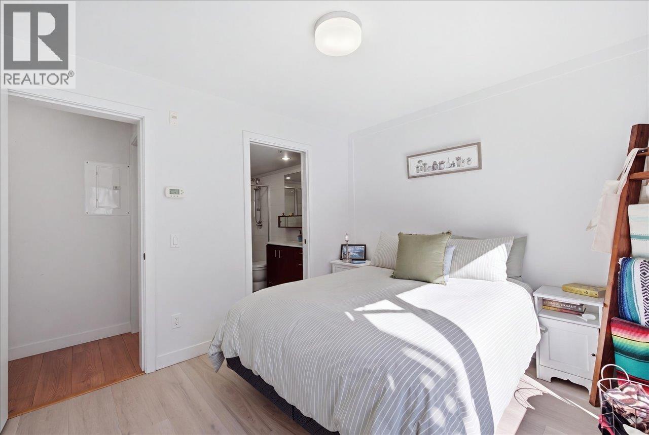 102 221 E 3RD STREET, North Vancouver