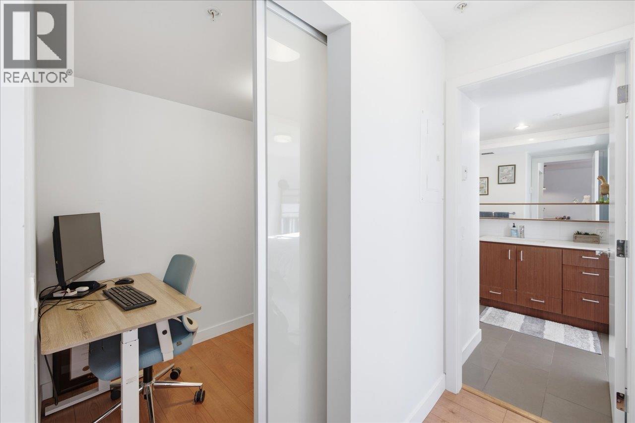 102 221 E 3RD STREET, North Vancouver