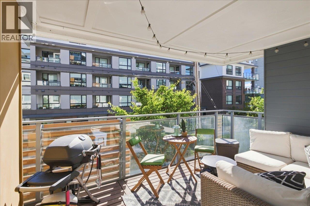 102 221 E 3RD STREET, North Vancouver