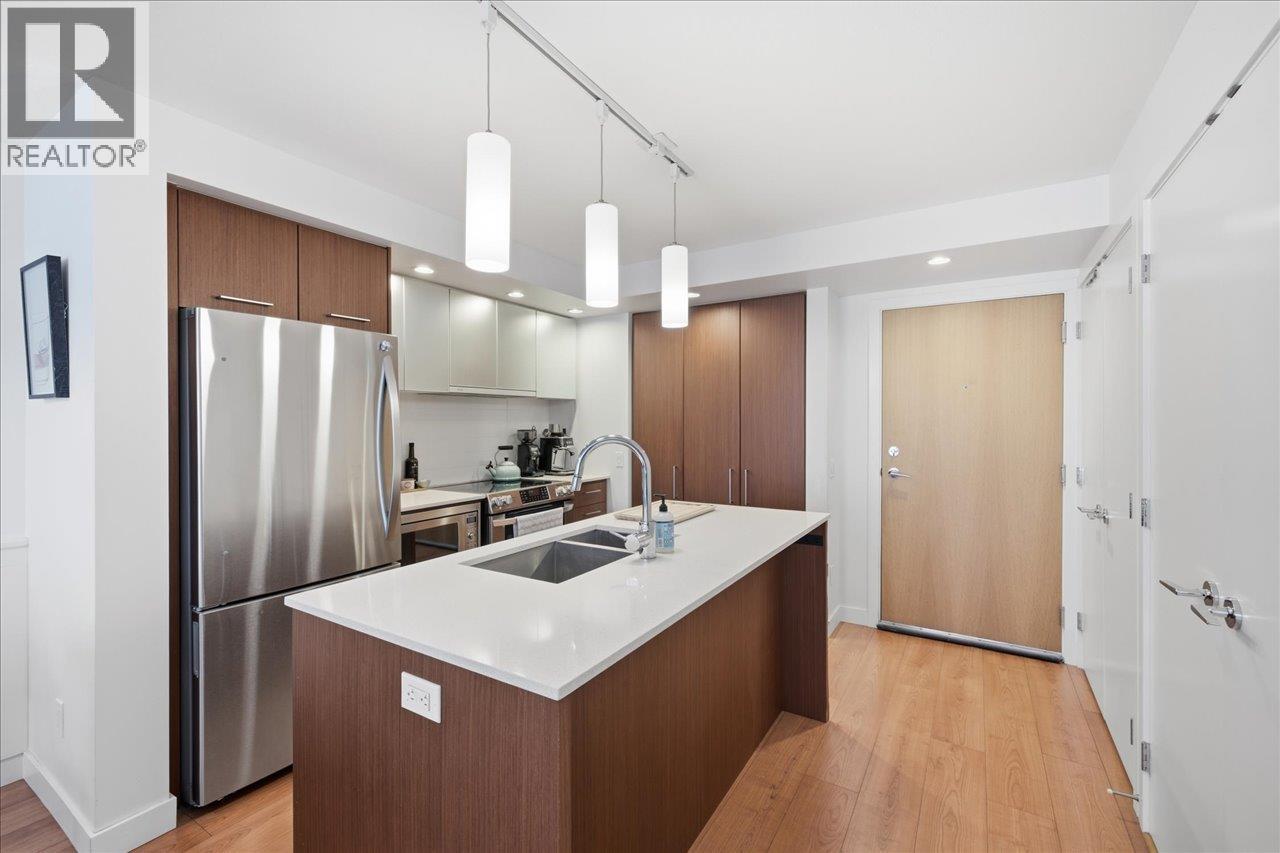 102 221 E 3RD STREET, North Vancouver