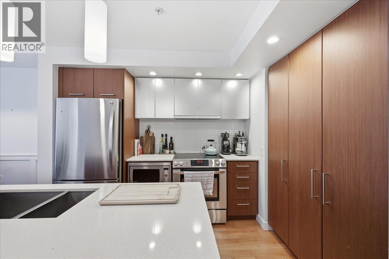 102 221 E 3RD STREET, North Vancouver
