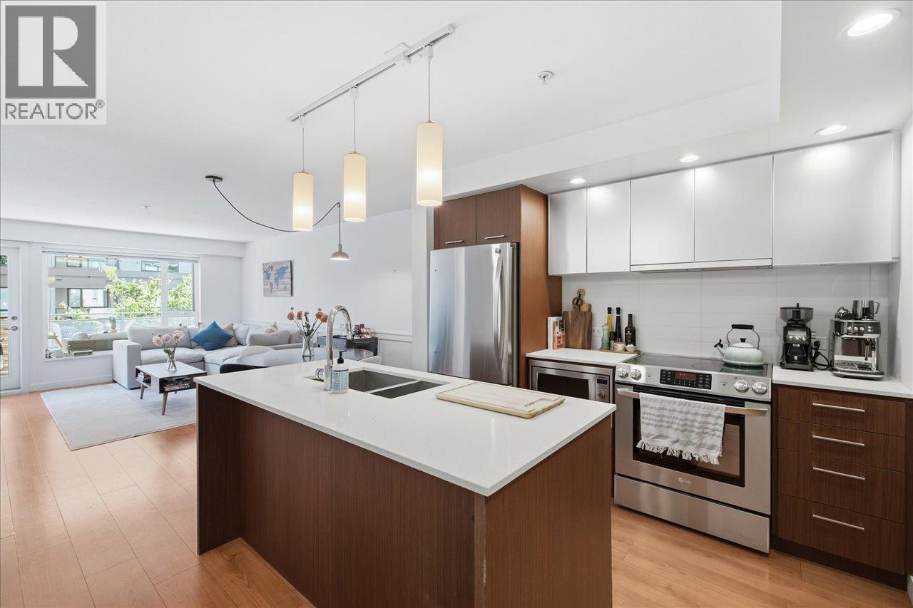 102 221 E 3RD STREET, North Vancouver