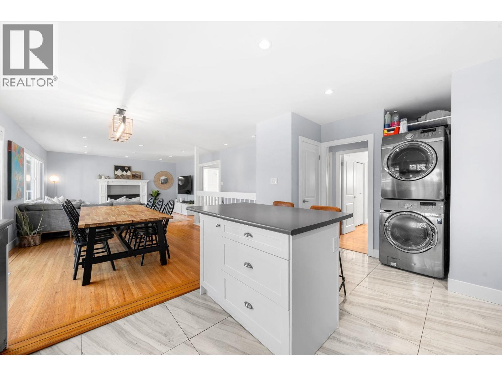 1147 DEEP COVE ROAD, North Vancouver