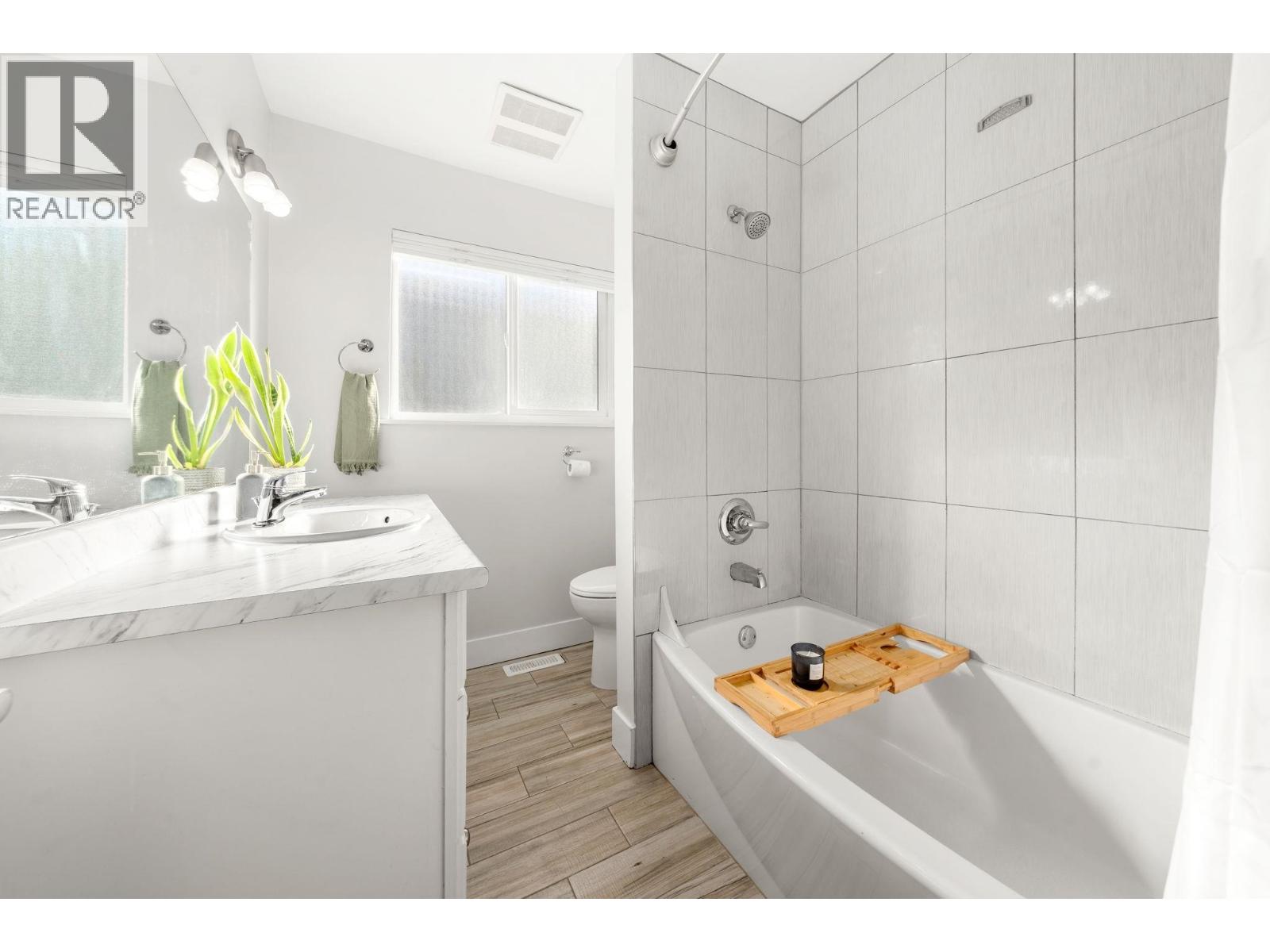 1147 DEEP COVE ROAD, North Vancouver