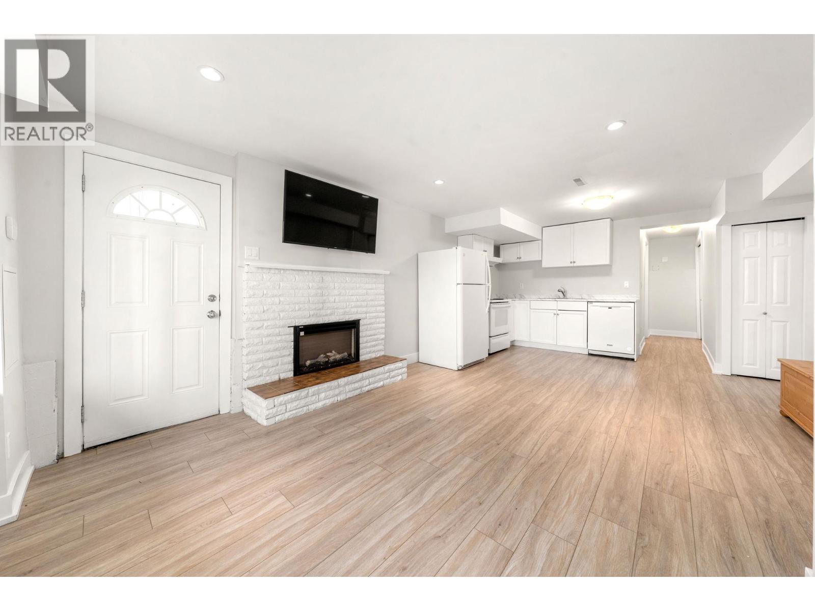 1147 DEEP COVE ROAD, North Vancouver