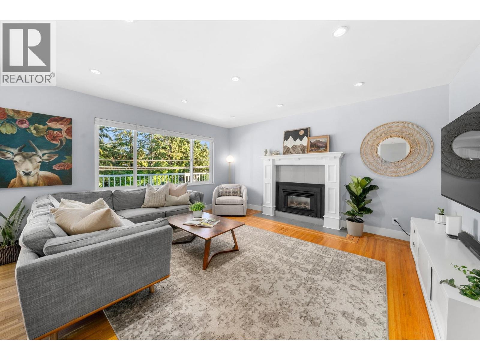 1147 DEEP COVE ROAD, North Vancouver