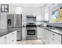 1147 Deep Cove Road, North Vancouver, BC V7G1S4 Photo 11