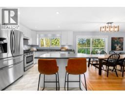 1147 Deep Cove Road, North Vancouver, BC V7G1S4 Photo 12