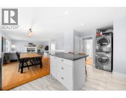 1147 Deep Cove Road, North Vancouver, BC V7G1S4 Photo 13