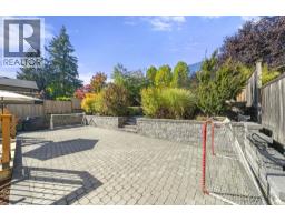 1147 Deep Cove Road, North Vancouver, BC V7G1S4 Photo 23