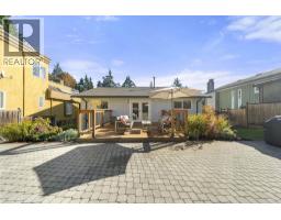 1147 Deep Cove Road, North Vancouver, BC V7G1S4 Photo 36