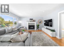 1147 Deep Cove Road, North Vancouver, BC V7G1S4 Photo 6