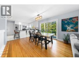1147 Deep Cove Road, North Vancouver, BC V7G1S4 Photo 9