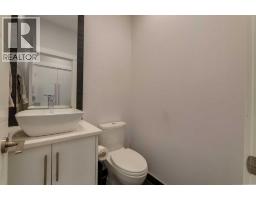 4pc Bathroom - 1, 306 12 Avenue Ne, Calgary, AB T2E1A4 Photo 10