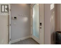 1, 306 12 Avenue NE - photo 2